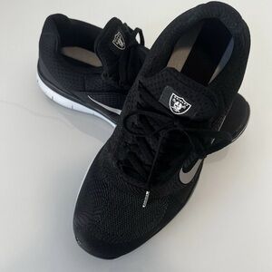 Nike FREE Trainer NFL Raiders Silver/Black Sneakers with Nike Logo